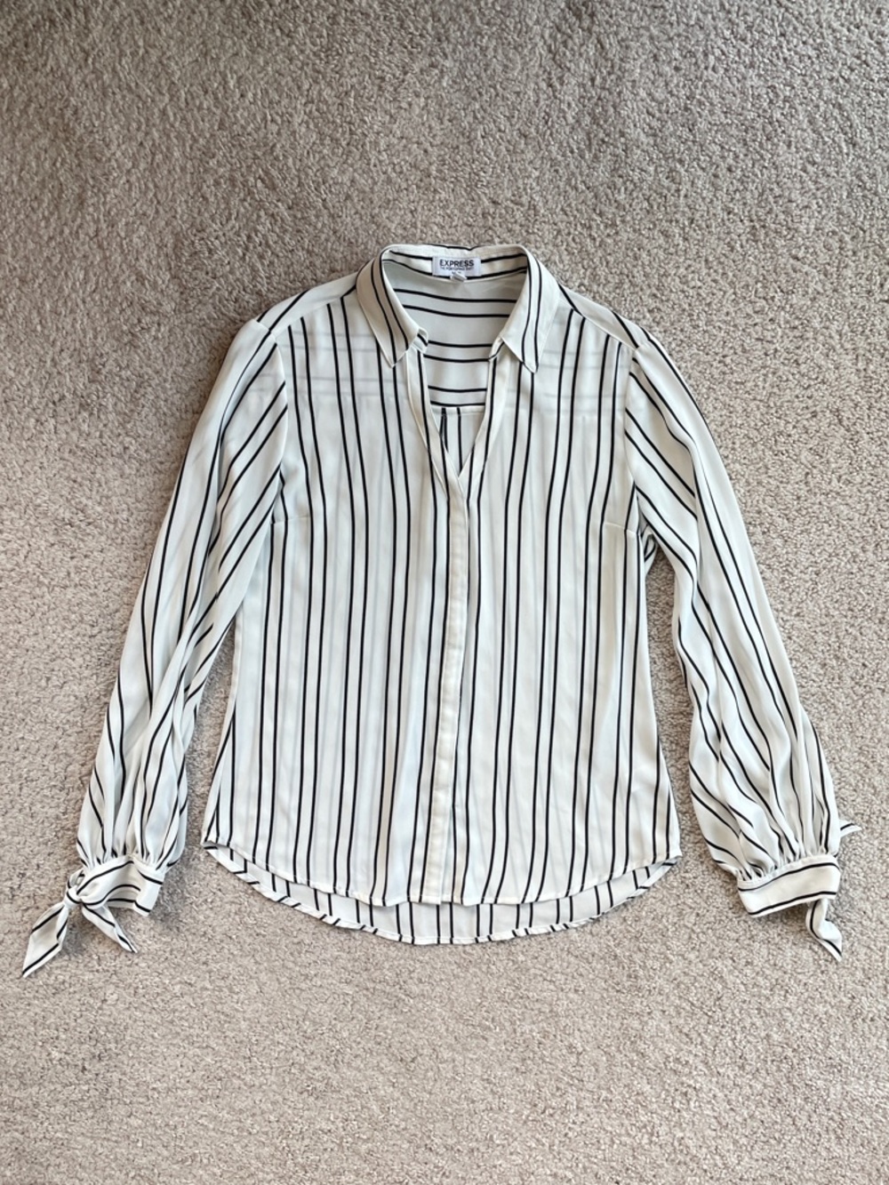 Express Portofino Slim Fit White Black Stripe Tie Button Down Top Size Small